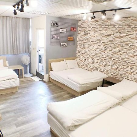 Fengjia Gift Box Homestay 타이중 외부 사진