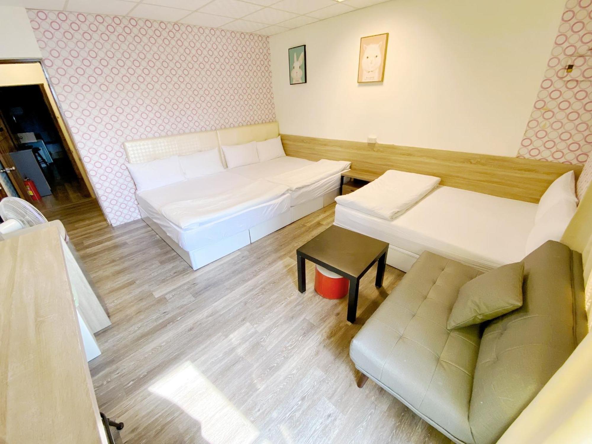 Fengjia Gift Box Homestay 타이중 외부 사진